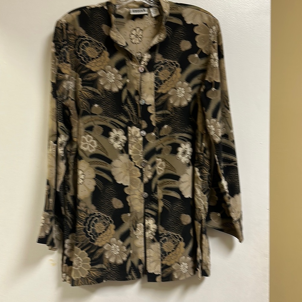 Ladies blouse Chico’s size 1 silk Machine wash